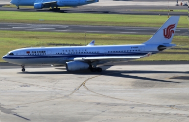 B-6092 · Airbus A330-243 · (SYD / YSSY)