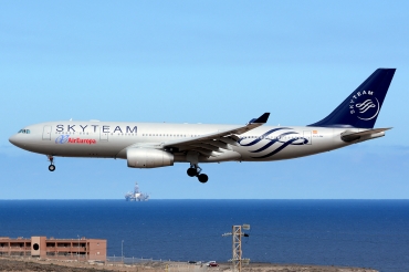 EC-LNH · Airbus A330-243 · (LPA / GCLP)
