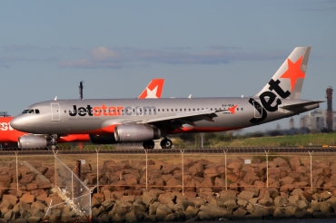 VH-VQA · Airbus A320-232 · (SYD / YSSY)