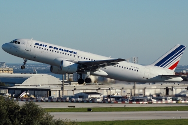 F-GJVG · Airbus A320-211 · (LIS / LPPT)