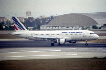F-GFKV · Airbus A320-211 · (LIS / LPPT)