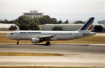 F-GFKH · Airbus A320-211 · (LIS / LPPT)