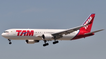 PT-MOA · Boeing 767-316(ER)(WL) · (YYZ / CYYZ)