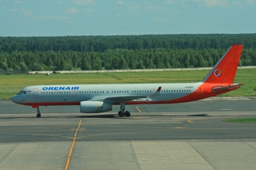 RA-64017 · Tupolev Tu-204-100 · (DME / UUDD)