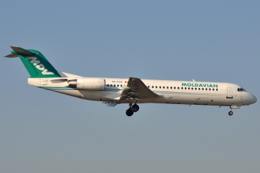 YR-FZA · Fokker 100 · (VRN / LIPX)