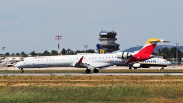 EC-MLO · Bombardier CRJ-1000 · (FAO / LPFR)