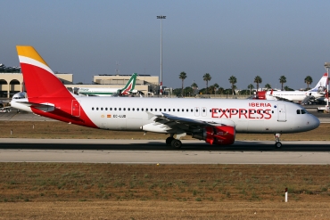 EC-LUD · Airbus A320-214 · (MLA / LMML)