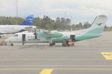 LN-WFC (236) 1990 Bombardier Dash 8-311