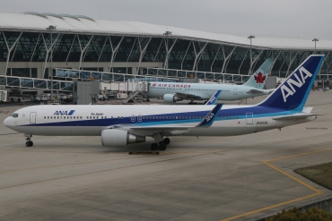 JA622A · Boeing 767-381/ER · (PVG / ZSPD)