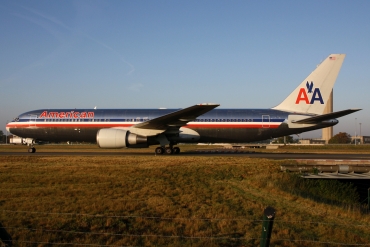 N376AN · Boeing 767-323/ER · (CDG / LFPG)
