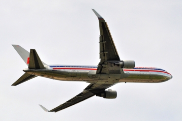 N394AN · Boeing 767-323(ER)(WL) · (LHR / EGLL)