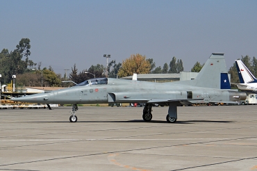 807 · Northrop F-5E Tigre III · (SCL / SCEL)