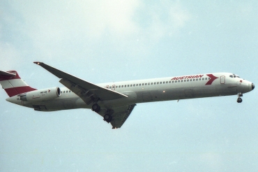 OE-LMB · McDonnell Douglas MD-82 · (LHR / EGLL)