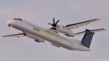 C-GLQL · Bombardier Dash 8-Q402 · (YUL / CYUL)