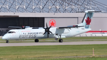 C-GGFJ · Bombardier Dash 8-Q402 · (YUL / CYUL)