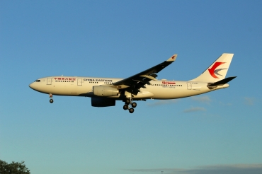 B-5942 · Airbus A330-243 · (SYD / YSSY)
