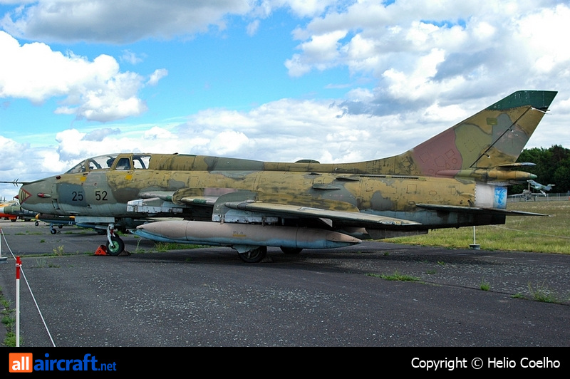 25 52 · Sukhoi Su-22UM3K · (GWW / EDUG)