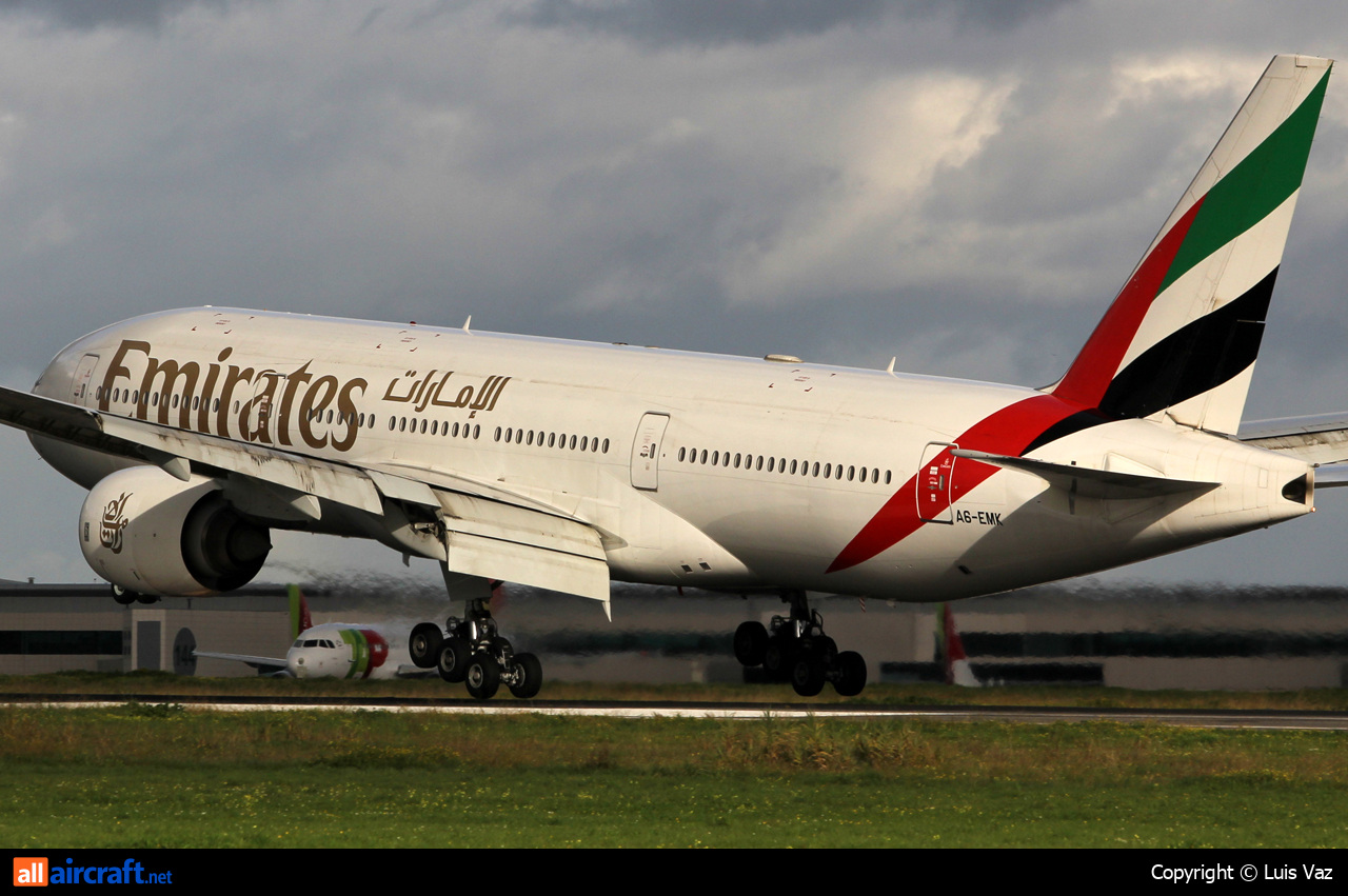 A6-EMK · Boeing 777-21H/ER · (LIS / LPPT)