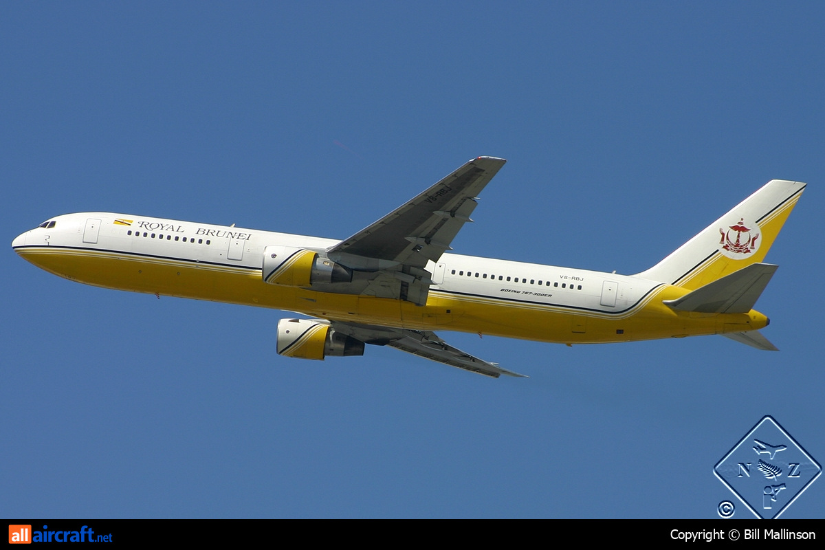 V8-RBJ · Boeing 767-33A/ER · (SYD / YSSY)
