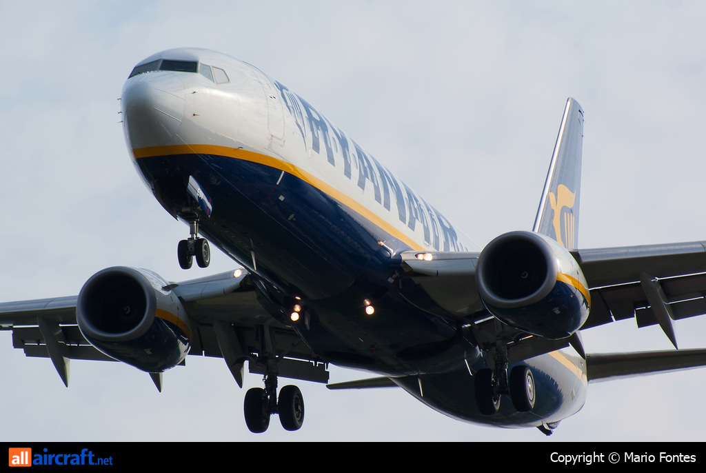 EI-ESV · Boeing 737-8AS(WL) · (OPO / LPPR)
