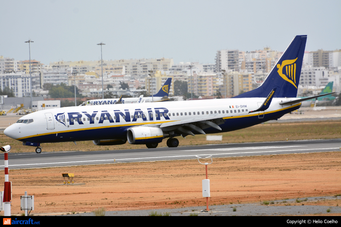 EI-DHW · Boeing 737-8AS(WL) · (FAO / LPFR)