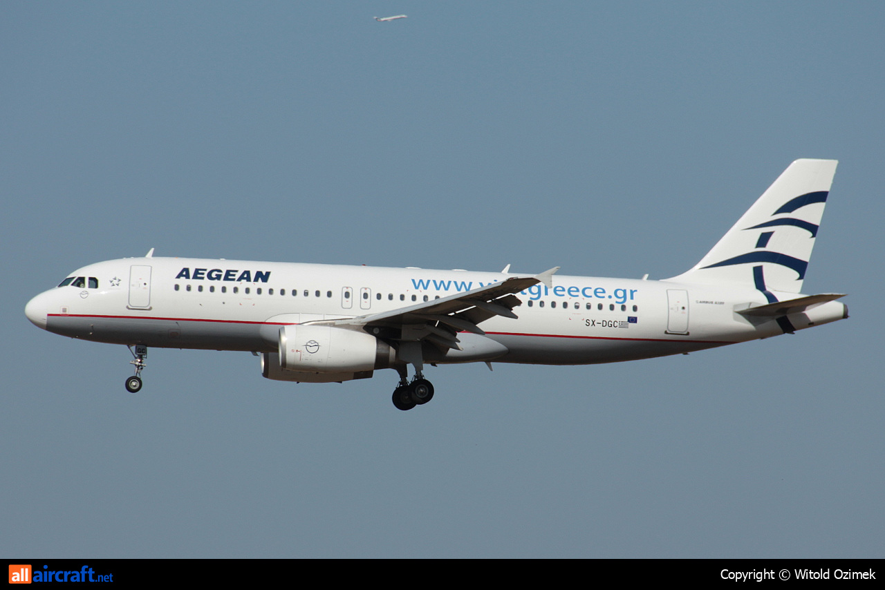 SX-DGC · Airbus A320-232 · (FCO / LIRF)