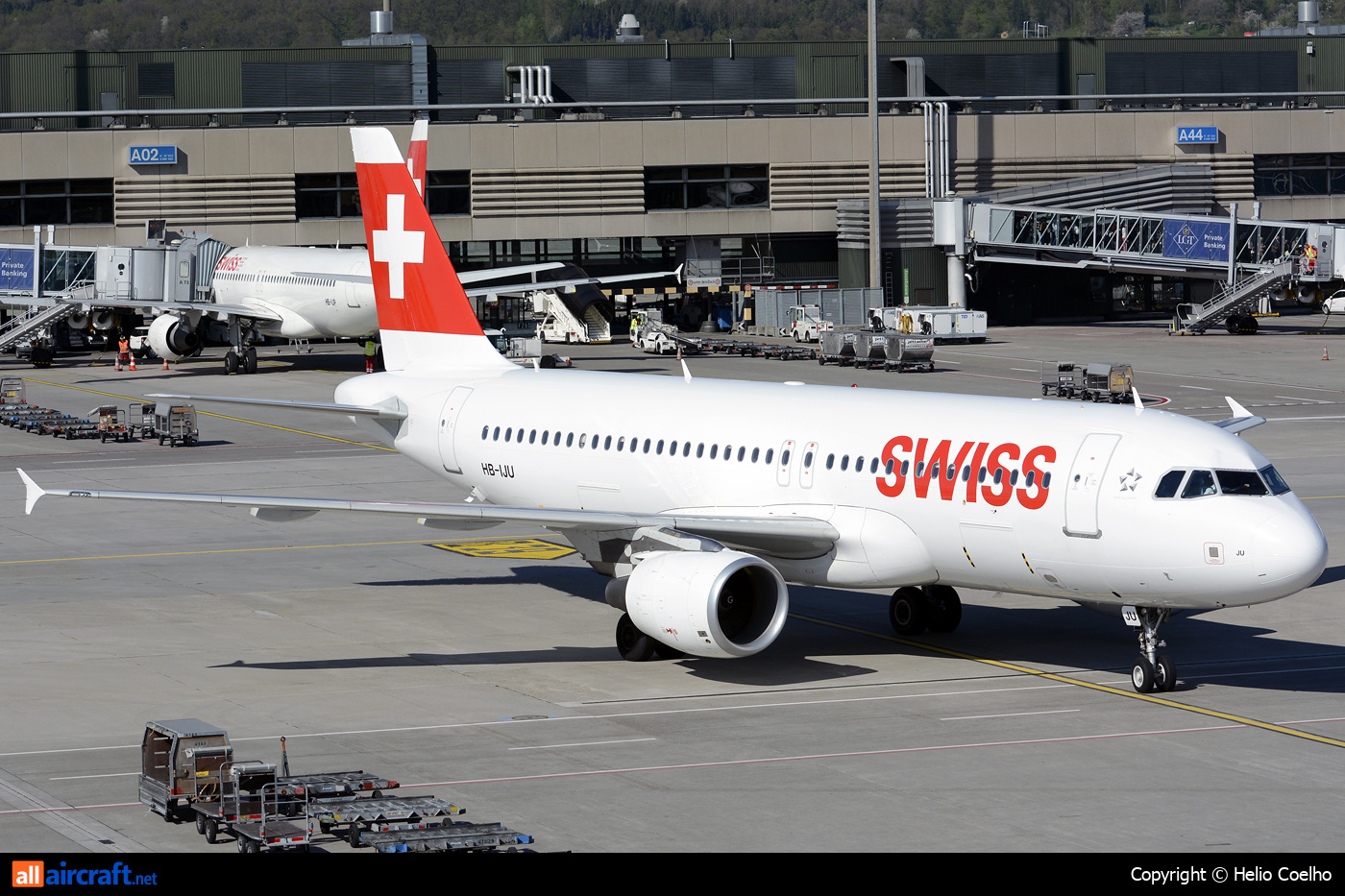 HB-IJU · Airbus A320-214 · (ZRH / LSZH)