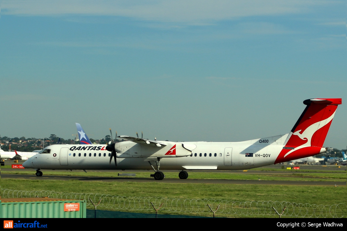 VH-QOV · Bombardier Dash 8-Q402 · (SYD / YSSY)