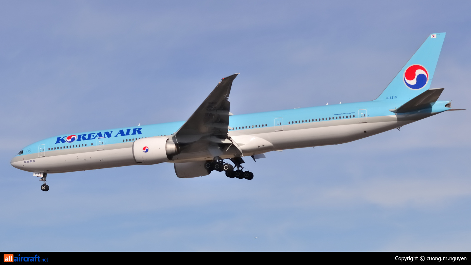 HL8216 · Boeing 777-3B5/ER · (YYZ / CYYZ)