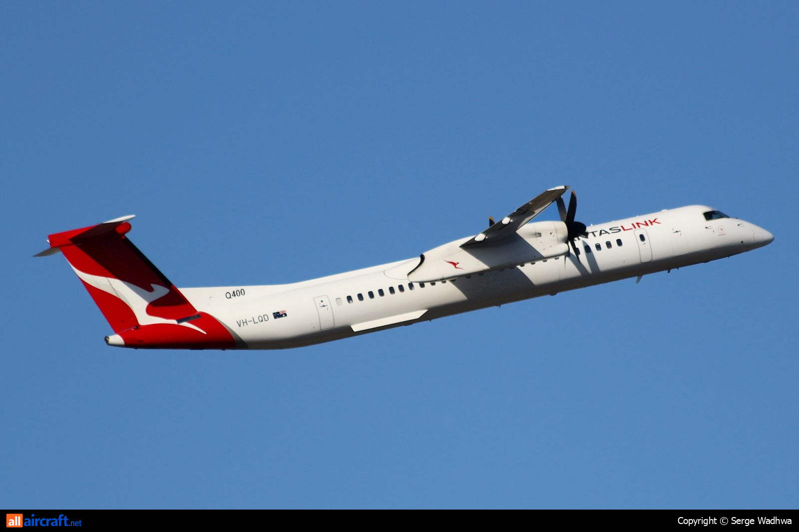 VH-LQD · Bombardier Dash 8-Q402 · (SYD / YSSY)