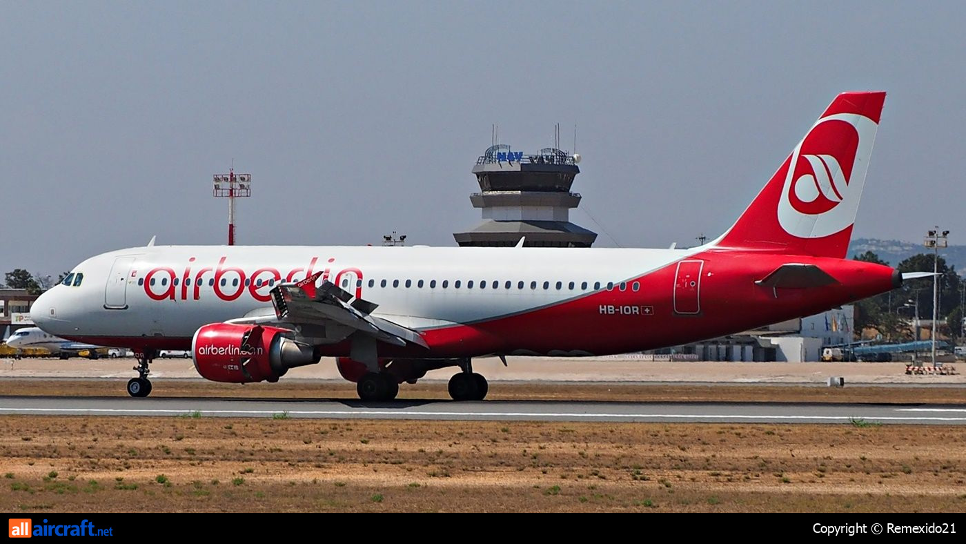 HB-IOR · Airbus A320-214 · (FAO / LPFR)
