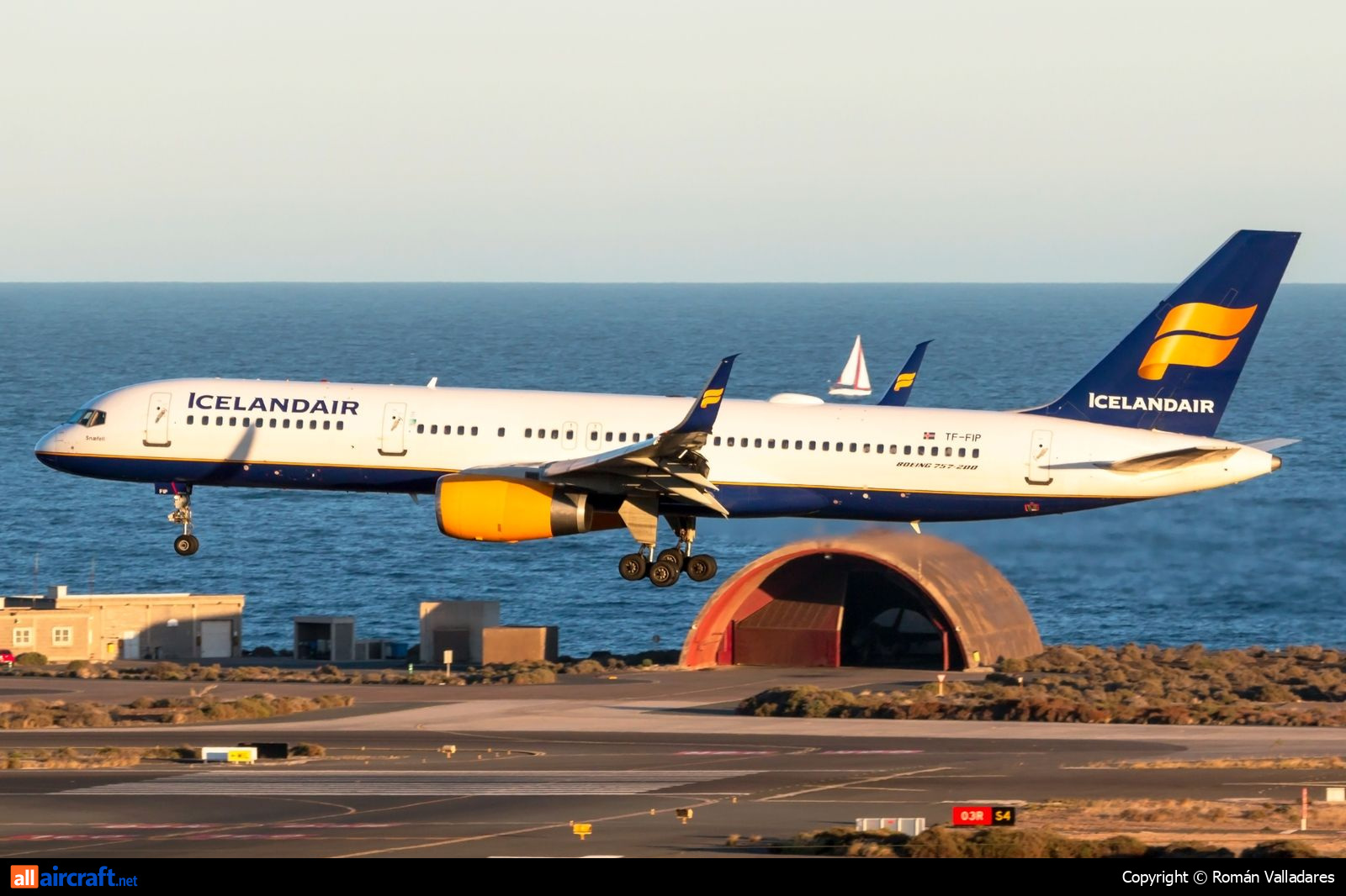 TF-FIP · Boeing 757-208(WL) · (LPA / GCLP)