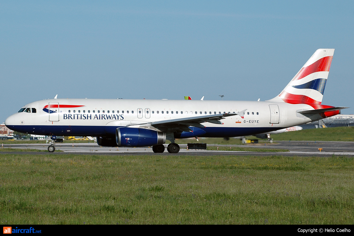 G-EUYE · Airbus A320-232 · (LIS / LPPT)