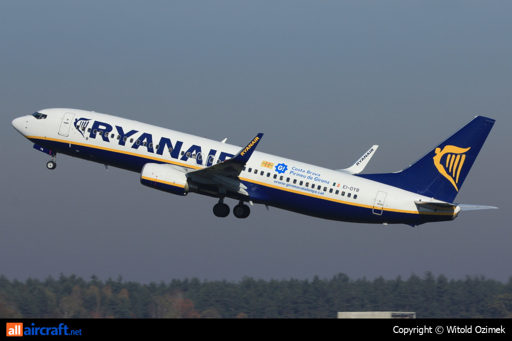 EI-DYB · Boeing 737-8AS · (RZE / EPRZ)