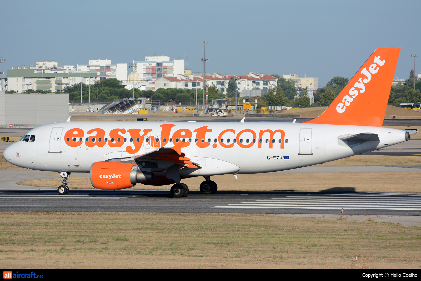G-EZII · Airbus A319-111 · (LIS / LPPT)