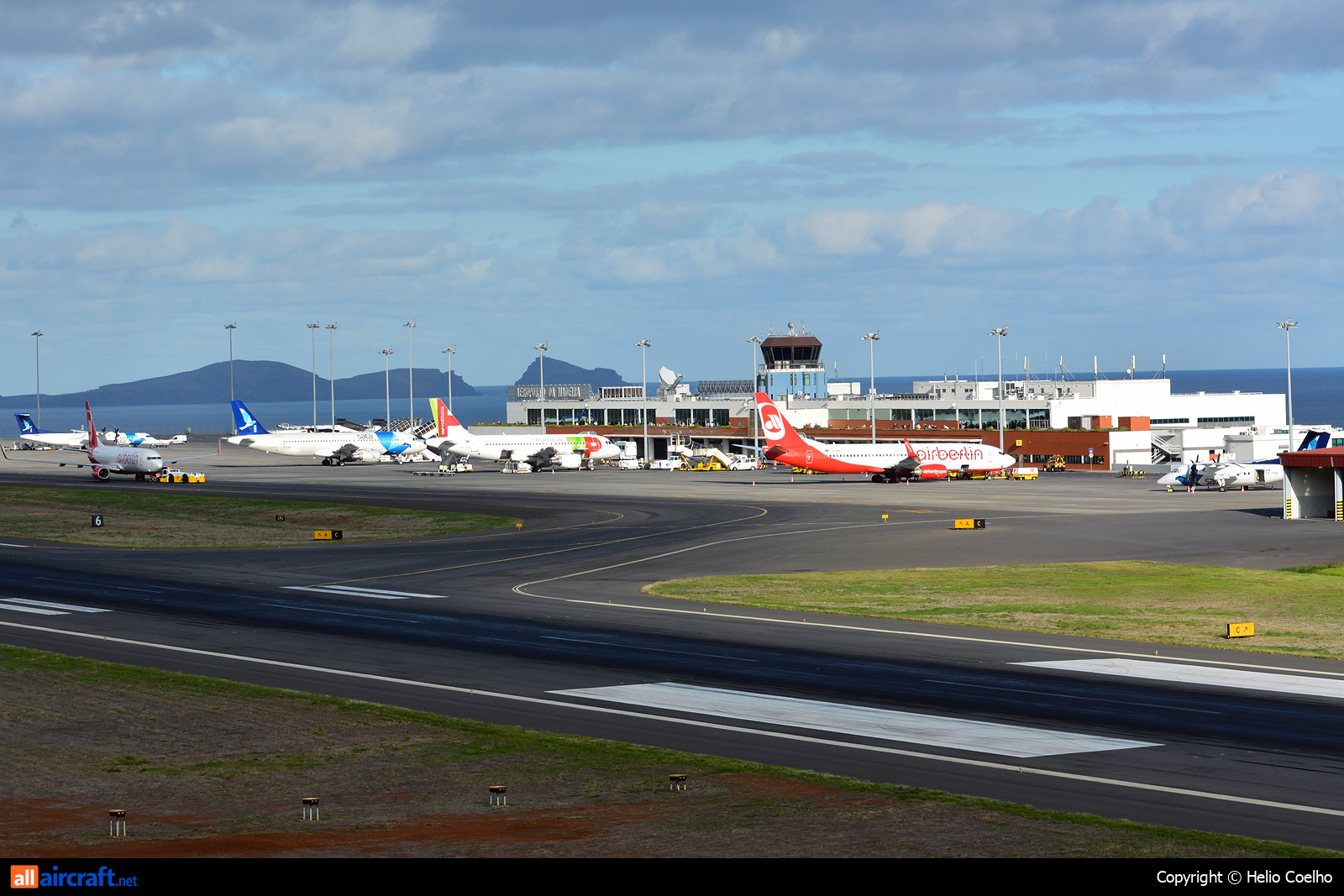 D-ABBX · Boeing 737-808(WL) · (FNC / LPMA)